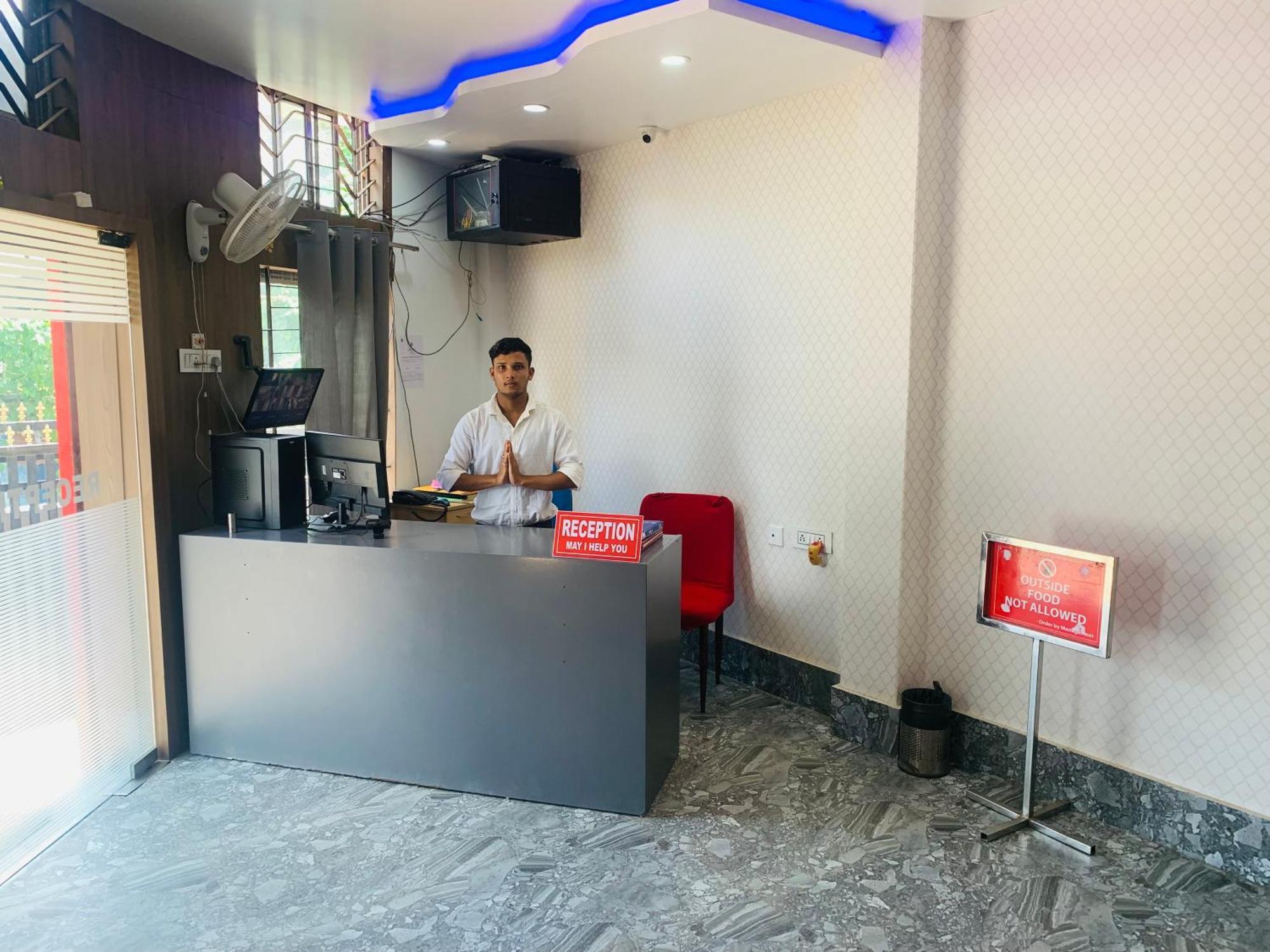 Hotel Aditya Palace Guwahati Dış mekan fotoğraf