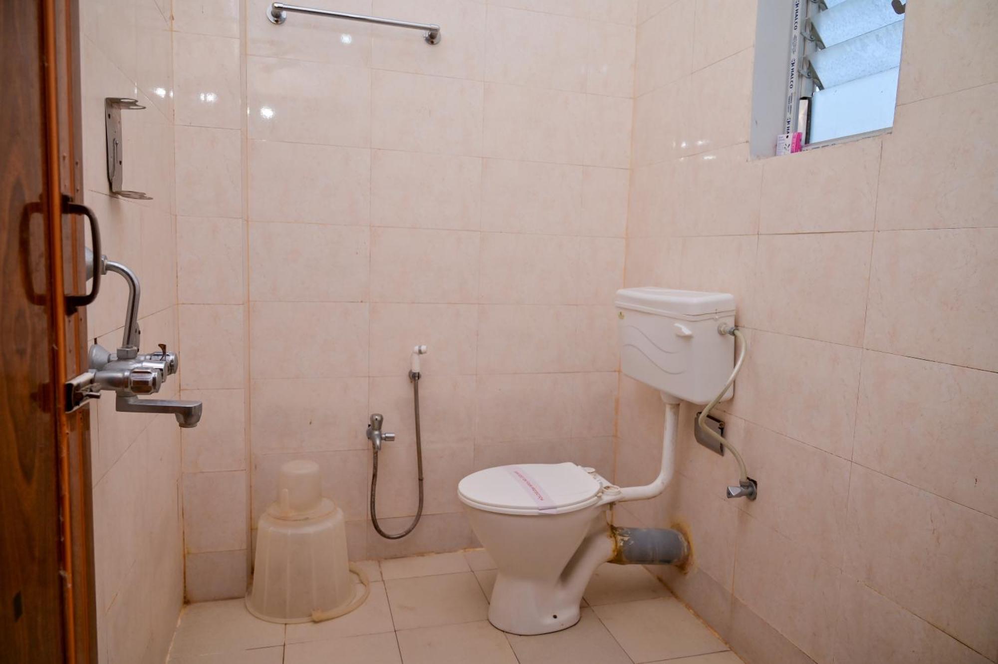 Hotel Aditya Palace Guwahati Dış mekan fotoğraf