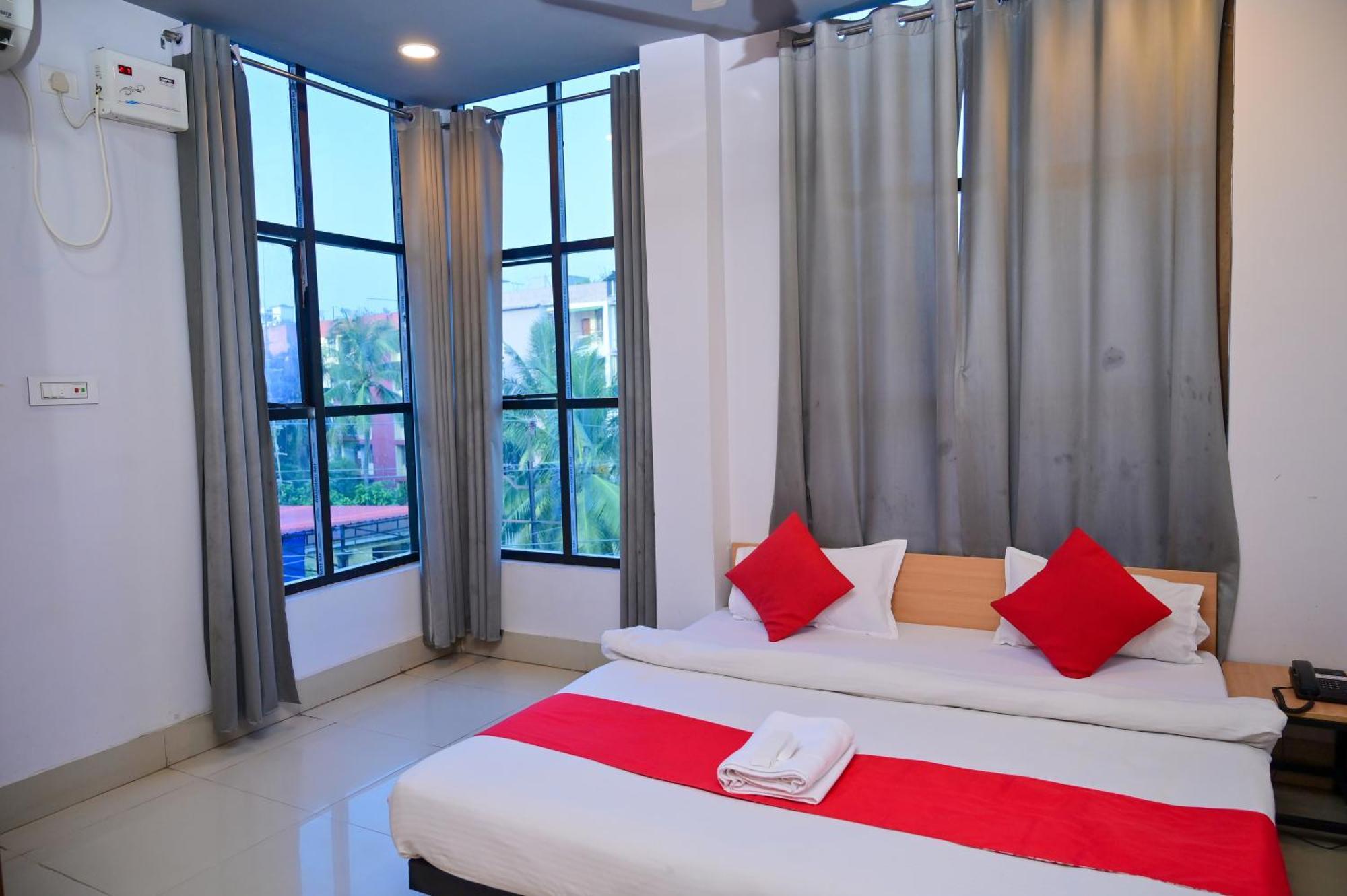 Hotel Aditya Palace Guwahati Dış mekan fotoğraf