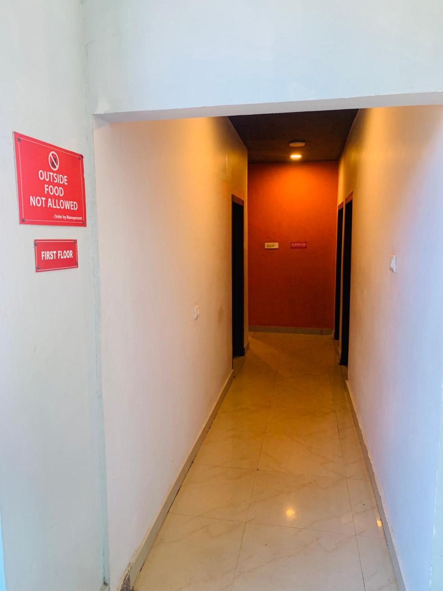 Hotel Aditya Palace Guwahati Dış mekan fotoğraf