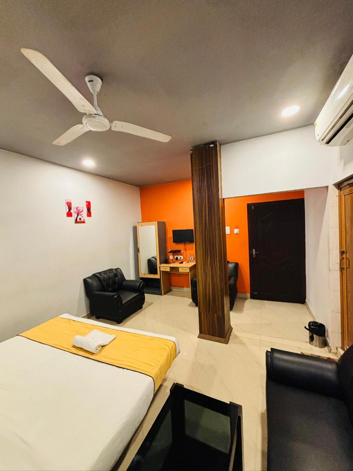 Hotel Aditya Palace Guwahati Dış mekan fotoğraf