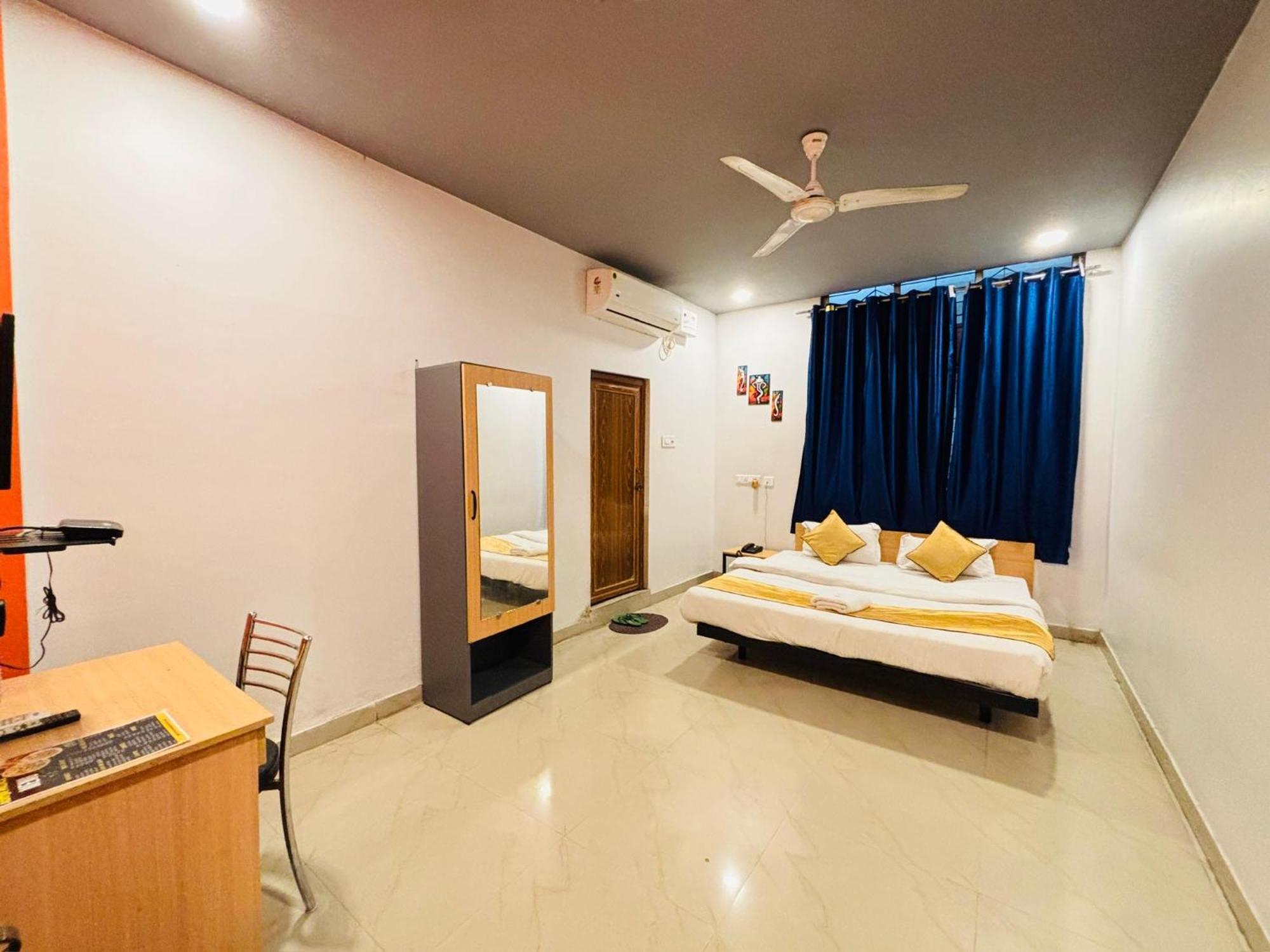 Hotel Aditya Palace Guwahati Dış mekan fotoğraf