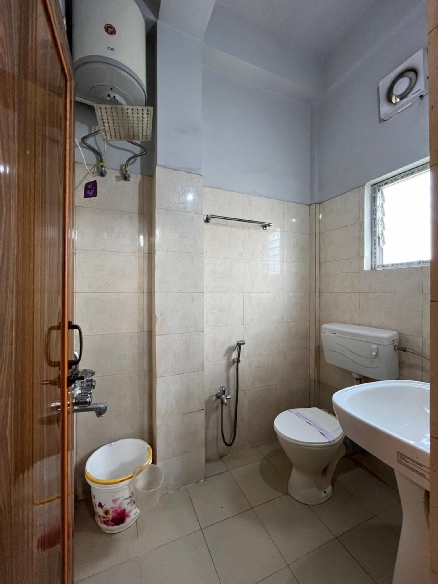 Hotel Aditya Palace Guwahati Dış mekan fotoğraf