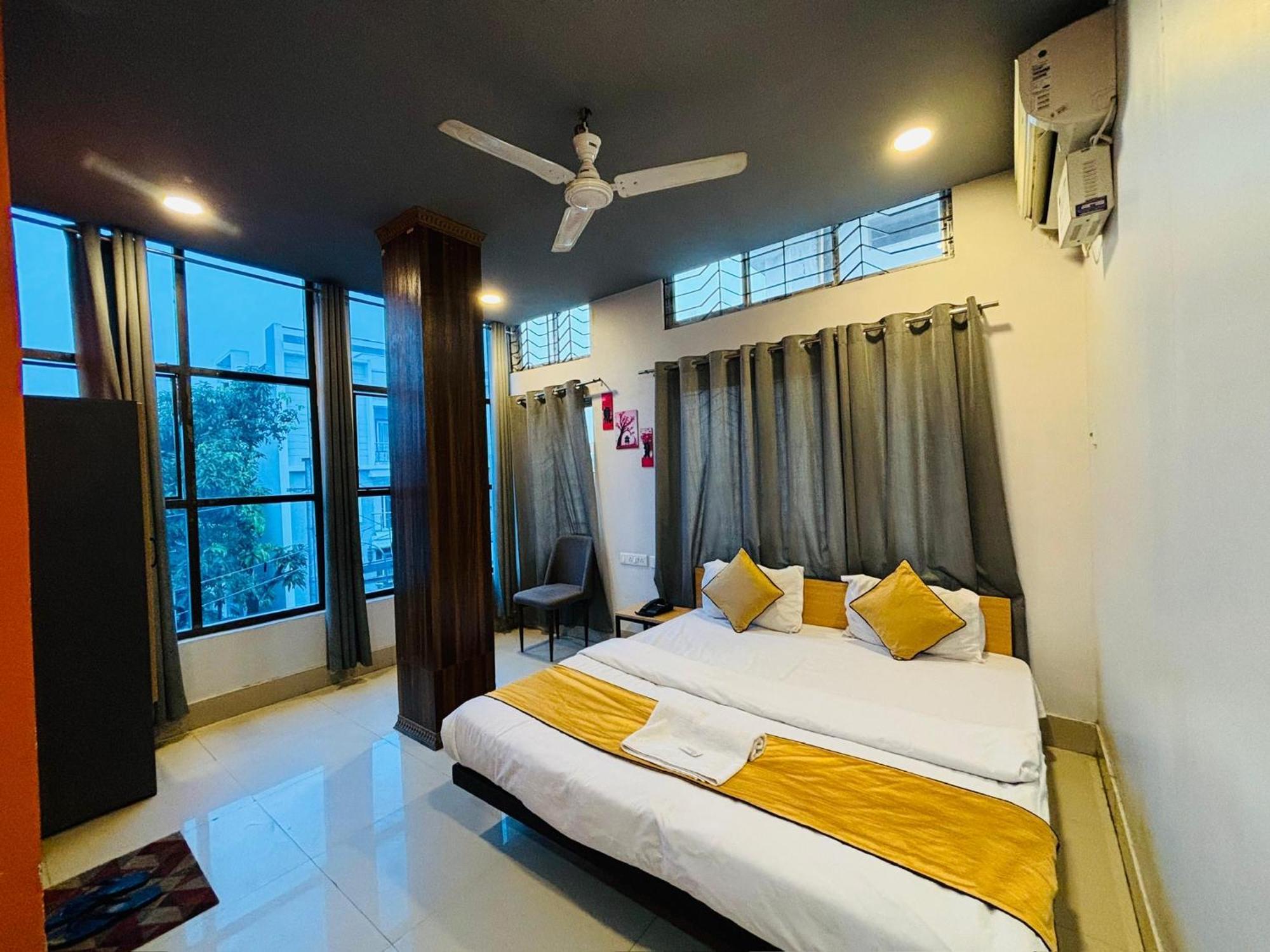 Hotel Aditya Palace Guwahati Dış mekan fotoğraf