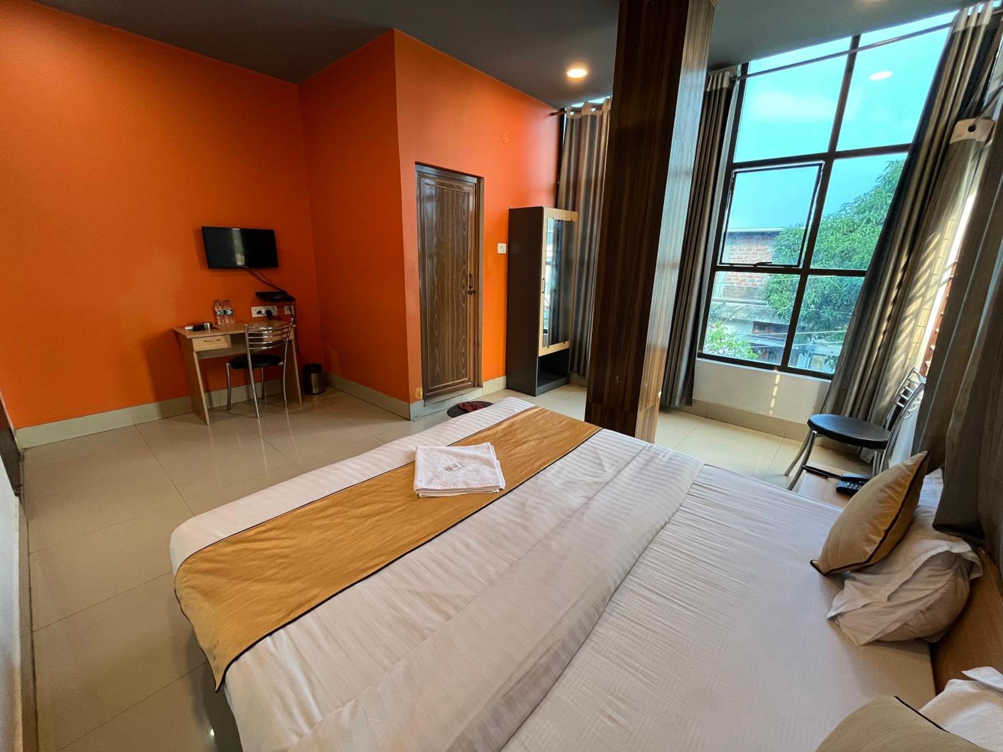 Hotel Aditya Palace Guwahati Dış mekan fotoğraf